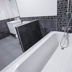 handi-treads-anti-slip-bath-strips-white-in-bath-01