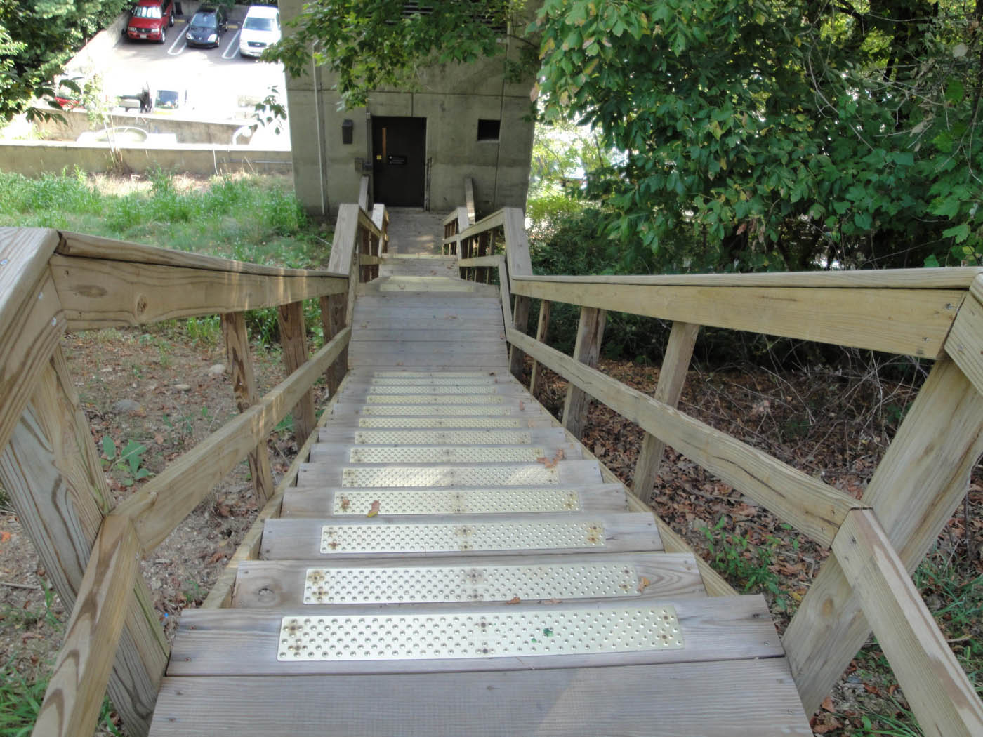 handi-treads-unfinished-commercial-national-zoo-wood-steps-01