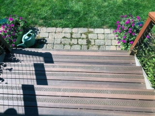 java brown deck treads on each board of a composite steps_7918