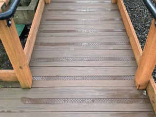 brown-aluminum-deck-treads-on-ramp-v-600px